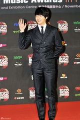 组图：MAMA红毯百张美图中韩明星争艳 韩彩英典雅