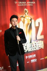 组图：国剧盛典李小璐贾乃亮同台 红裙优雅