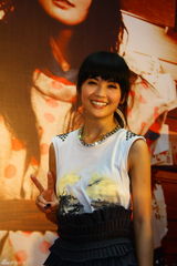 幻灯组图：阿SA签售新专辑 透露明年Twins再发片