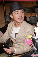 组图：《笑功》吴君如郑中基上演激烈床戏