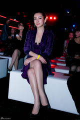 组图：秦海璐亮相活动 低胸礼服展露性感魅惑