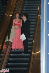 组图：晶刚压轴婚礼收官 宾客拎着回礼相继离场