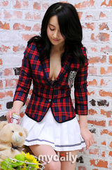 组图：韩模李泰仁宣传写真集 低胸爆乳装诱惑力十足