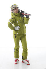 组图：崔波户外拍摄杂志大片 展现妩媚多姿