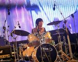 组图：唐朝郑钧等献唱棋盘山秀湖摇滚音乐节