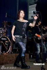 幻灯图：林晓培发专辑劲装亮相 劲歌热舞激情四射