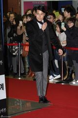 高清图：李政宰新片试映 宋智孝河智苑红毯斗艳