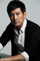 组图：李崇霄时尚写真大片 魅惑熟男显绅士风范