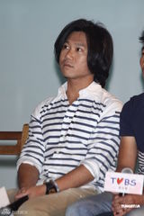 组图：五月天献爱心助学贫困孩童