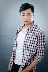 组图：张洪睿倾情加盟《老北风》 秋日写真浮出水面