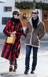 海瑟薇夫妇瑞士游 时装大师瓦伦蒂诺当小三(图)