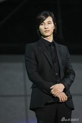 幻灯图：张东健李秉宪宋承宪元彬四大天王日本聚首