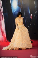 组图：Angelababy长裙华丽如公主 深V勇秀平胸