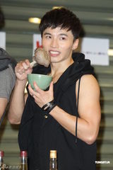 组图：Lollipop F苦练流行音乐奖特别表演