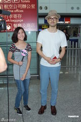 组图：日本歌手平井坚抵港做宣传