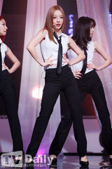 组图：EXO胜宣美夺《MCountDown》三连冠