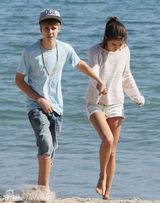 组图：赛琳娜自由出入比伯家疑再度复合