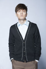 组图：大咖秀邓紫棋模仿惠特尼 孙坚虎虎变青蛇