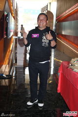 组图：陈百祥欲备护膝贺台庆 余咏珊否认加奖金