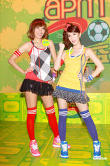 幻灯图：黑涩会美眉参加世界杯活动 看球不为看帅哥