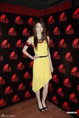 组图：吴雨霏出席商业活动望恋情低调进行