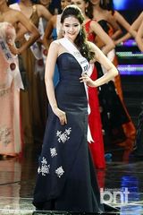 组图：2013韩国小姐决选上演泳装秀 SHINee助兴