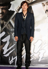 高清图：《出云之月》媒体首映式 主创集体亮相