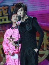 高清组图：付辛博全新出发意义重大 新人盛典拿大奖