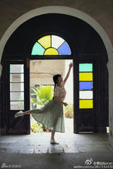 组图：武大女神微博走红 清新甜美运动风