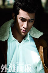 组图：李治廷巴黎拍杂志 玩转复古新时尚