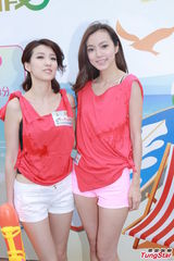 组图：白云梁政钰湿身抛胸大秀事业线