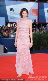 组图：69届威尼斯闭幕式红毯 女星争艳