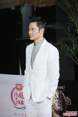 组图：榜中榜小贝贴面女主播 EXO-M西装俊朗