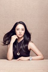 组图：董璇杂志大片韵致淡雅 玉女本色清丽如水