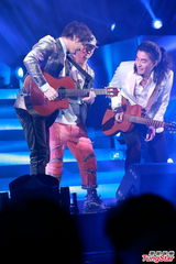 组图：侧田演唱会女友首曝光 杨千嬅轰其欠歌债