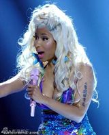 组图：麻辣鸡献唱《美国偶像》 热曲high翻观众