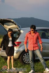 幻灯图集：陆毅鲍蕾瑞士行 学做浓情奶酪