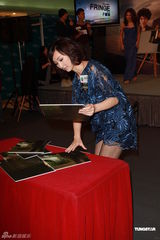 组图：陈茵媺享受现状否认订婚 陈展鹏李诗韵奉旨谈情