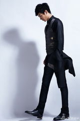 组图：陈晓【演员】西装写真曝光 身姿挺拔尽显阳光帅气