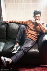 组图：郭京飞初春暖男街拍韩范儿十足