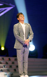 高清图：《中国星》启动淘汰赛 12强新造型亮相