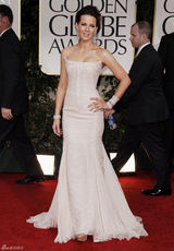 高清图：金球奖红毯凯特-贝金赛尔抹胸礼服性感