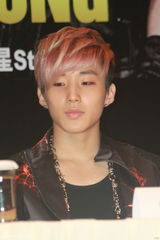 组图：韩男团BAP为巡演香港站准备特别舞台