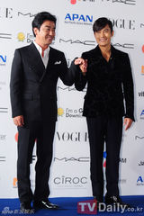 组图：众韩星亮相第17届釜山电影节蓝地毯