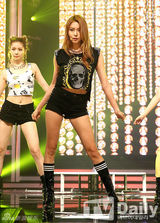 组图：SISTAR性感狂野MCD夺冠 鲁敏宇等表演