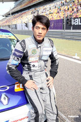 高清图：壹基金杯慈善赛车将开战 众星高温苦练