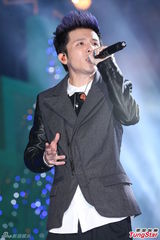 组图：严爵挑战唱跳险破音 林俊杰压轴热舞