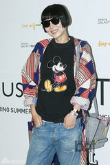 组图：孔孝真CL等助阵时装周 李秀赫亮相T台