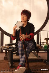 组图：后弦拍《杜老师》MV大玩穿越