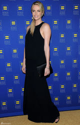 高清组图：查理兹-塞隆黑裙亮相人权运动现场